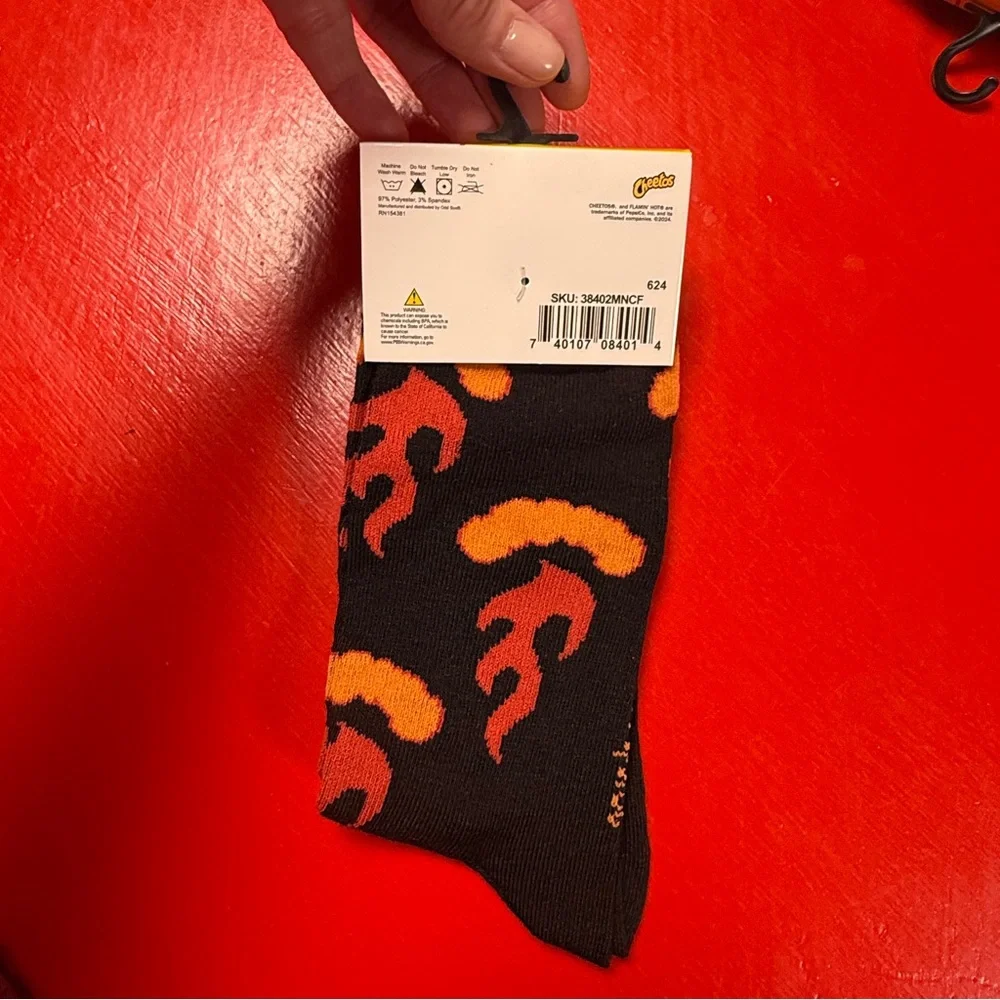 NWT CRAZY SOCKS EXPRESSION YOURSELF FLAMING HOT CHEETOS CHIPS SIZE 6-12 SOCKS
